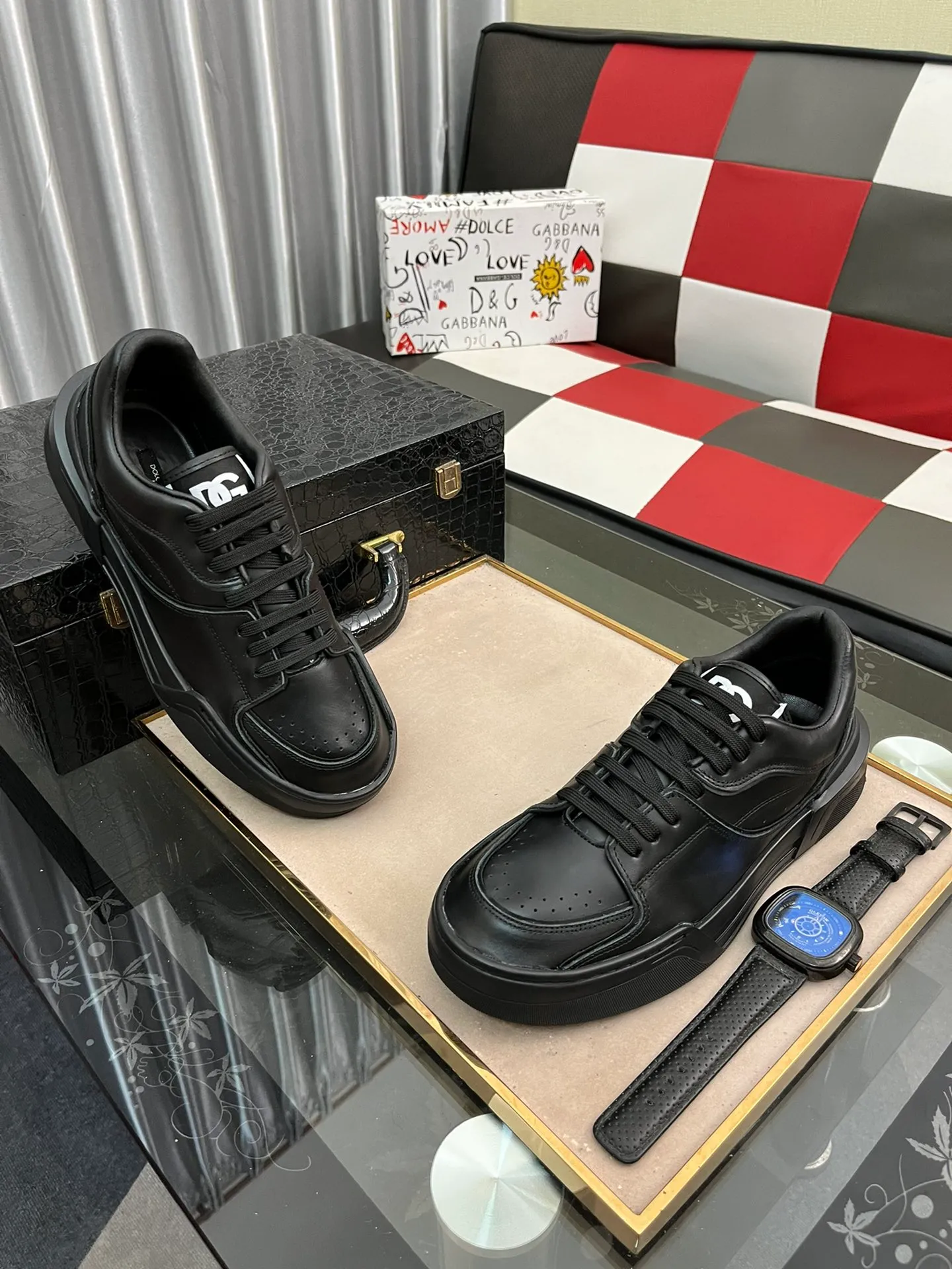 Men's shoes 💰480⌚️⌚️【DG～】Men's casual shoes are on sale simultaneously in 2022z cabinets 🔷Multiple colors🔜Handmade upper with graffiti fabric ➕Genuine leather lining, comfortable and breathable, sole: original comfortable handmade graffiti wear-resistant outsole, ⚠️real thing📱photography🎬the real thing is better. Code number 38-445⃣️Color optional